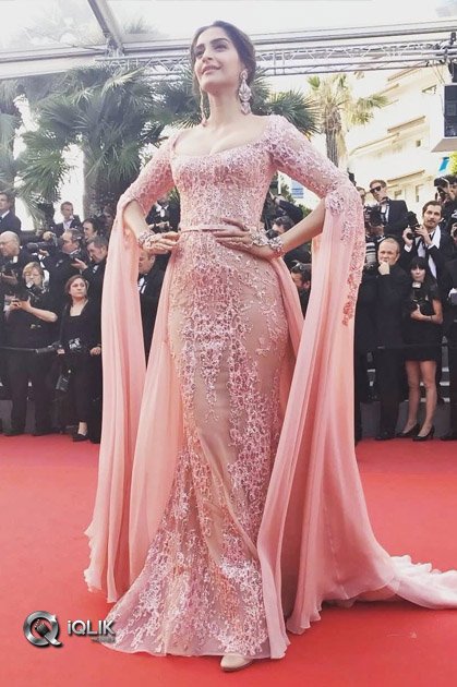 Sonam-Kapoor-At-Cannes-Festival